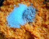 গাজর কা হালওয়া (Gajar ka Halwa recipe in Bengali) রেসিপির ধাপ 2 ছবি