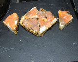 Foto del paso 3 de la receta: Triángulos de salmón con banderillas