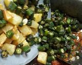 A picture of step 4 of Aloo(potato) bhindi(okra) chatakedar.