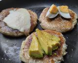 Foto del paso 5 de la receta: Trio🥑 de arepas🫓 de yuca🧀🍳