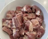 Hình bước làm 1 của món Sườn non kho tiêu