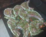 Foto del paso 3 de la receta: Chuletas de cerdo adobadas con papas arrugás y salsa