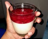 Foto langkah ke 3 dari resep Puding Susu Saus Strawberry Merdeka.