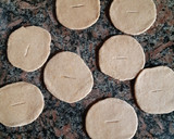 Foto del paso 3 de la receta: Tortas fritas dulces de harina integral y naranja