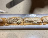 Foto del paso 2 de la receta: Tosta crujiente con ensaladilla, caballa y piparra