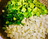 Foto del paso 3 de la receta: EMPANADAS CON MASA CASERA INTEGRAL.RELLENO1)🫛🫛🫛🫛CHAUCHAS🫛—RELLENO2)🥬🥬ESPINACAS🥬