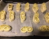 A picture of step 3 of Cheesy pesto puffs.