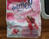 Foto langkah ke 1 dari resep Puding yoghurt strawberry vla vanila.