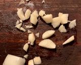 Foto del paso 2 de la receta: Bifecitos de cerdo caramelizados con miel y hierbas