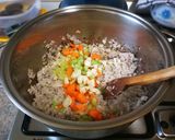 Foto del paso 2 de la receta: Sopa de carne picada con yogur griego