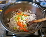 Foto del paso 2 de la receta: Sopa de carne picada con yogur griego