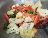 A picture of step 3 of Mix Vegetable Pulao.