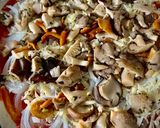 Foto del paso 4 de la receta: Pizza de setas al ajillo con cecina de León