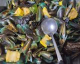 Foto langkah ke 6 dari resep Kerang Ijo Saus Padang.