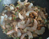 Foto del paso 6 de la receta: Arroz con setas y gambas