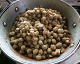 A picture of step 5 of Pindi Chole recipe.
