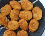 A picture of step 6 of Egg pakora.