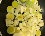 Foto del paso 1 de la receta: Tortilla de puerro y calabacín