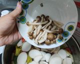 รูปขั้นตอนการทำที่ 3 ของ ต้มยำเห็ด (มังสวิรัติ) | Mushrooms Tum Yum Soup