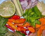 Foto langkah ke 2 dari resep Sup Ikan Kakap Putih kuah Bening | Bumbu Iris | Segerrr.. Anti Gagal.