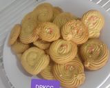 A picture of step 4 of Piping Cookies.