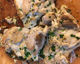 Foto del paso 3 de la receta: Contramuslos de pollo con jugo de limón y cilantro fresco