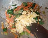 Foto langkah ke 4 dari resep Nasi Goreng Rainbow Sayuran.