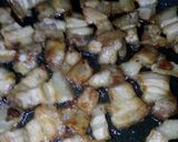 Hình bước làm 1 của món Ba chỉ rang cháy cạnh