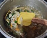 Foto langkah ke 5 dari resep Sop Ayam atau Bakso Gurih Simpel.