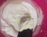 Foto langkah ke 3 dari resep Strawberry Eggwhite Cake/ Bolu Putih Telur Strawberry 🍓.