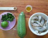 Foto del paso 1 de la receta: Camarones Scampi con fideos de calabacita