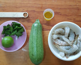 Foto del paso 1 de la receta: Camarones Scampi con fideos de calabacita