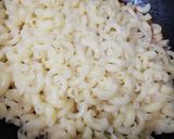 A picture of step 3 of Tikka macroni.