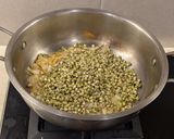 A picture of step 4 of Misal Pav.