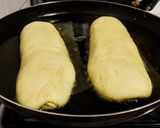 Foto del paso 5 de la receta: CHUCHO🥖Relleno con Crema Pastelera Amarilla😛