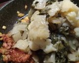 Foto del paso 3 de la receta Acelgas con picadillo soriano y setas confitadas