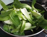 A picture of step 5 of Stir-Fried Glass Noodles with Vegetables and Beef.