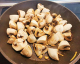 Foto del paso 3 de la receta: Ajos Tiernos (Ajetes) con Champiñones