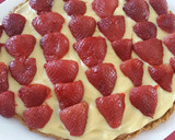 Foto del paso 4 de la receta: Tarta de masa quebrada crema pastelera y fresas