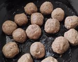 A picture of step 1 of Beefballs in Bechamel Sauce.