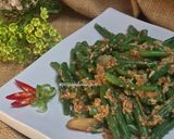 Foto langkah ke 3 dari resep Tumis Buncis Telur Asin.