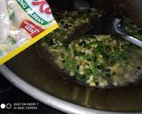 Foto langkah ke 4 dari resep Tumis Bayam Jagung Kilat.