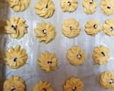 A picture of step 3 of Semperit Susu (Milk Cookies).