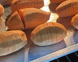 Gambar langkah 2 resipi Hasselback sweet potato.