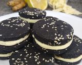Foto del paso 3 de la receta: Alfajor oreo con sésamo relleno de limón