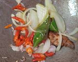 Foto langkah ke 2 dari resep Tumis Sarden Kaleng.
