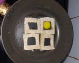 Foto langkah ke 4 dari resep Mini Egg in Bread Hole Toast (Telur Puyuh di dalam Roti Berlubang).