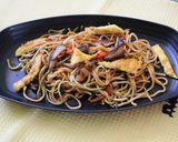Shiitake gombás pirított tészta recept fázis 4 fotója