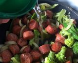 Foto del paso 4 de la receta: Salchichas con brócoli salteados 🥦