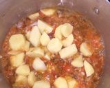 A picture of step 3 of Potato and meatballs sauce.